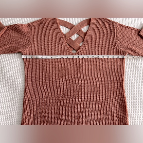 Dusty rose v-neck knit sweater - Picture 3 of 5